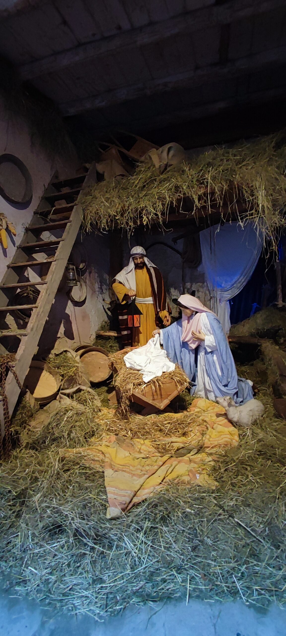 la natività del presepio di Ferrara di Monte Baldo con le statue di Tesero